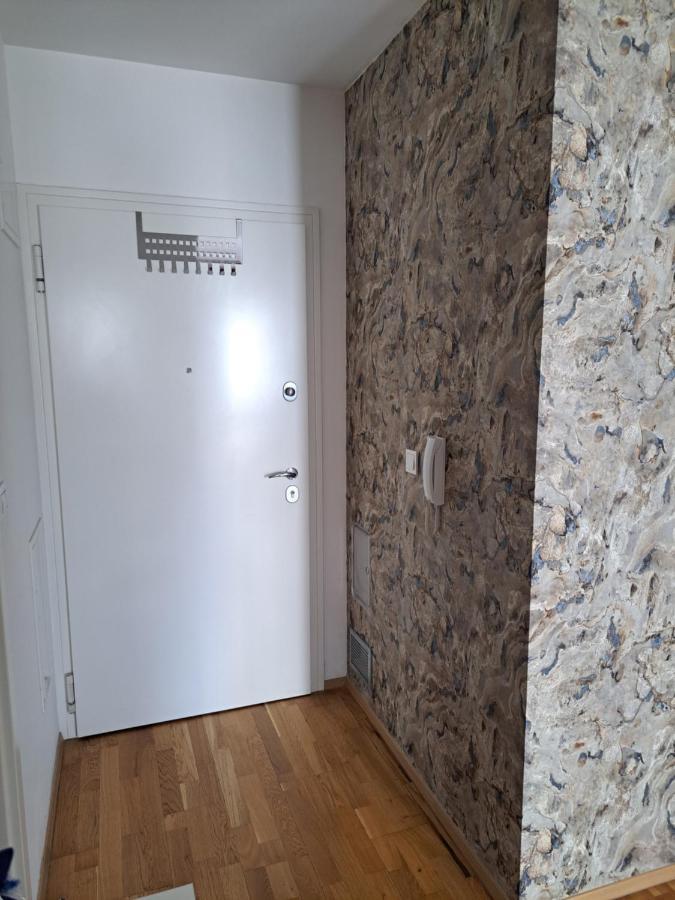 Mariposa: Balcony Apartment with Parking Near Split's Largest Mall Exterior photo