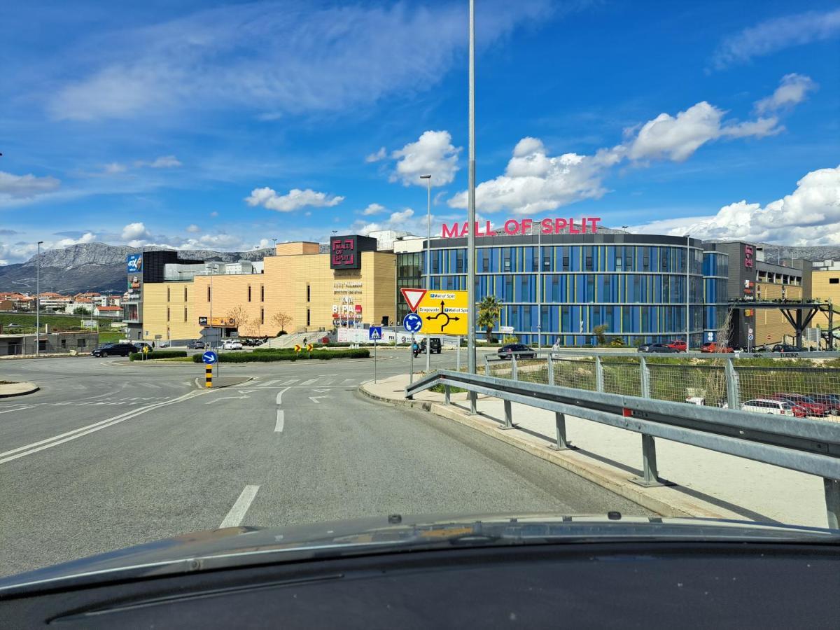 Mariposa: Balcony Apartment with Parking Near Split's Largest Mall Exterior photo