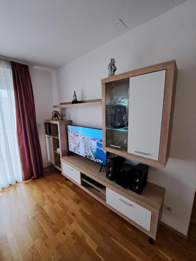 Mariposa: Balcony Apartment with Parking Near Split's Largest Mall Exterior photo