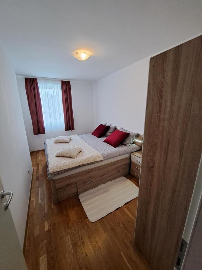 Mariposa: Balcony Apartment with Parking Near Split's Largest Mall Exterior photo