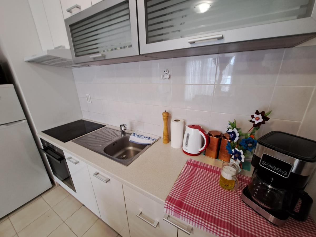 Mariposa: Balcony Apartment with Parking Near Split's Largest Mall Exterior photo